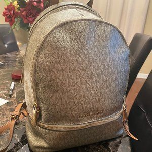 GOLD MICHAEL KORS BACKPACK